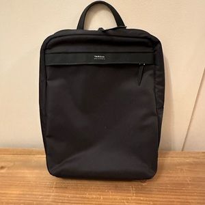 Targus California black sleek nylon work backpack like-new